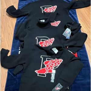 P-Wing Turtle Neck Sweaters